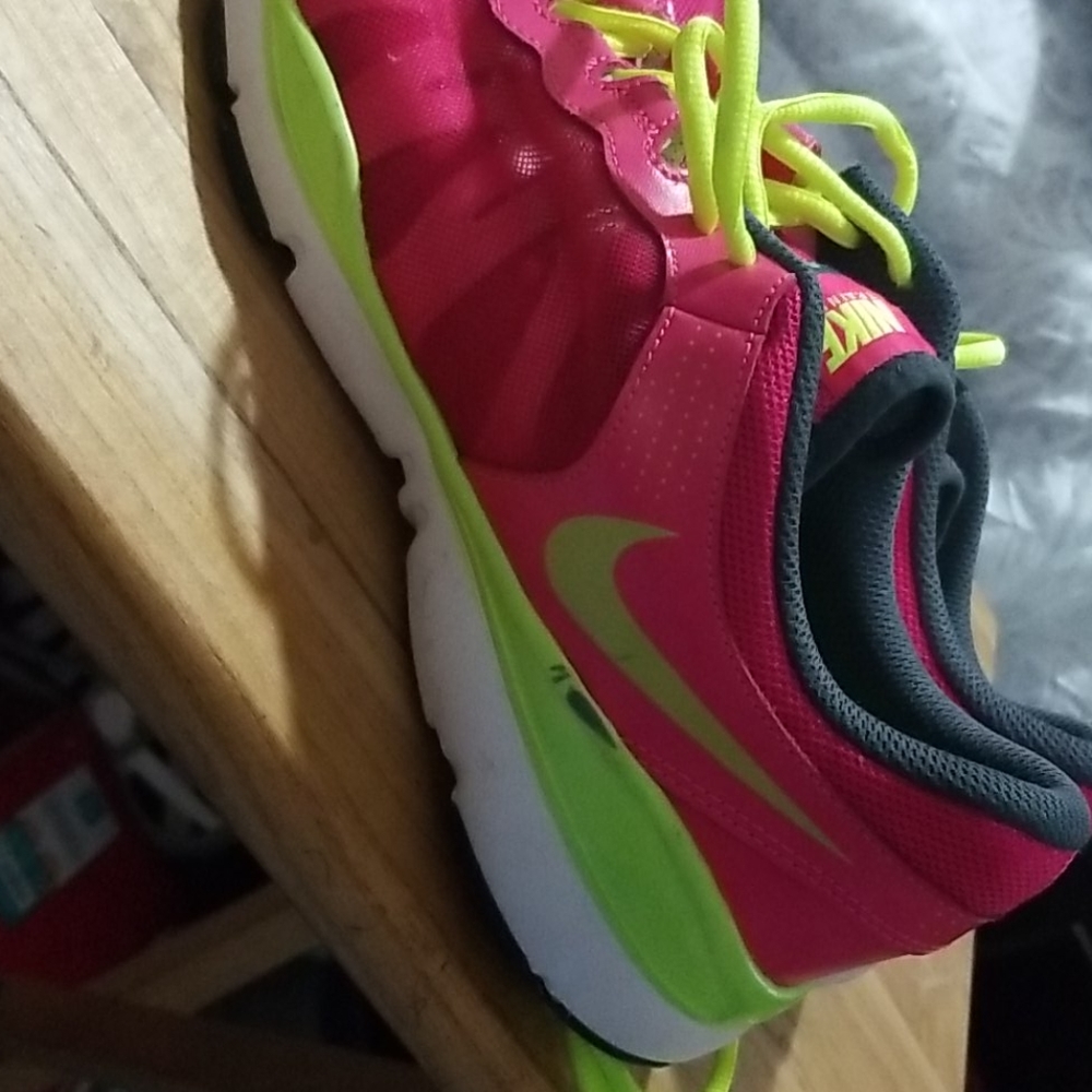 Womens pink and lime nike - Picture 8 of 8